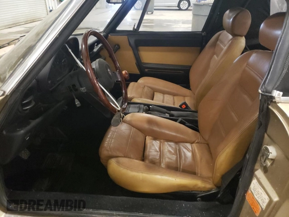 1986 Alfa Romeo Spider Veloce z VIN ZARBA541XG1037976, wystawiony jako Copart lot #50330035 z przebiegiem 47 885 mil mil oraz Szkoda całkowita • Salvage title. Historia ofert i sprzedaży dostępna na DreamBid. Obrazek 7.