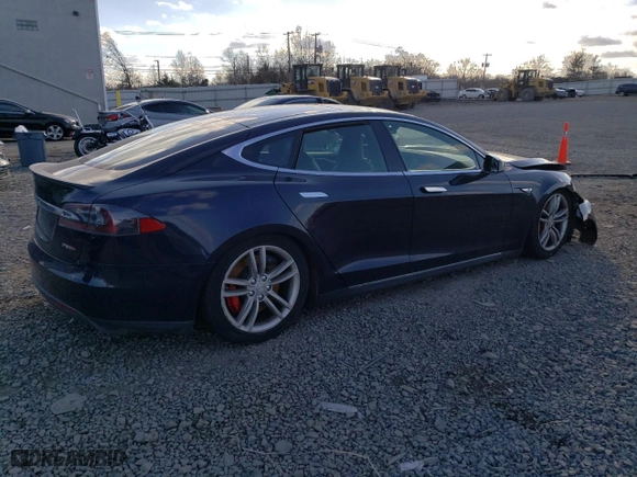 2014 Tesla Model S P85D with VIN 5YJSA1H25EFP62914, listed as a Copart auction lot 41629885 with 98,830 mi miles and Salvage Title. Bid and sale history available at carsss.com. Image 3.