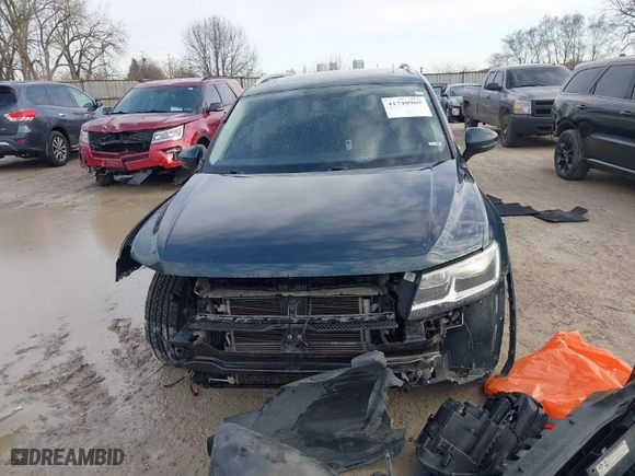 2019 Volkswagen Tiguan SE with VIN 3VV2B7AX1KM154435, listed as a IAAI auction lot 41740969 with 103,310 mi miles. Bid and sale history available at carsss.com. Image 13.