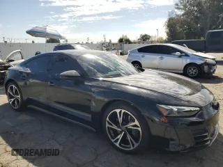 2023 Audi e-tron GT Premium Plus z VIN WAUCJBFW0P7001245, wystawiony jako Copart lot #46142435 z przebiegiem 8 352 mil mil oraz Szkoda całkowita • Salvage title. Historia ofert i sprzedaży dostępna na DreamBid. Obrazek 4.