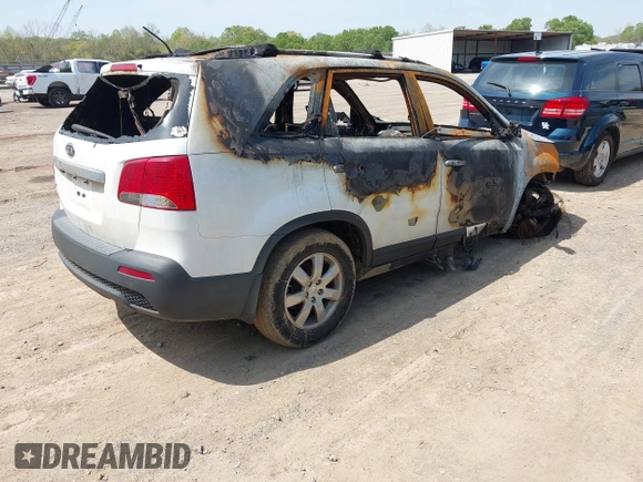 2011 Kia Sorento LX with VIN 5XYKT3A15BG175138, listed as a IAAI auction lot 42018033 with 1 mi miles. Bid and sale history available at carsss.com. Image 4.