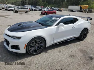 2023 Chevrolet Camaro ZL1 z VIN 1G1FK1R60P0105089, wystawiony jako Copart lot #51272845 z przebiegiem 22 478 mil mil oraz Szkody całkowita. Historia ofert i sprzedaży dostępna na DreamBid. Obrazek 1.