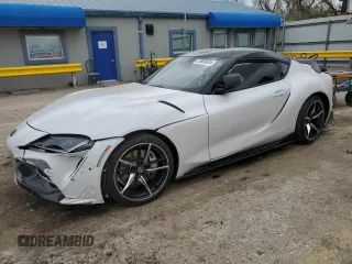 2022 Toyota Supra 3.0 z VIN WZ1DB0C00NW052340, wystawiony jako Copart lot #51803625 z przebiegiem Nie podano mil oraz Szkoda całkowita • Salvage title. Historia ofert i sprzedaży dostępna na DreamBid. Obrazek 1.
