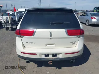 2013 Lincoln MKX with VIN 2LMDJ8JK2DBL19143, listed as a IAAI auction lot 41824677 with 172,336 mi miles. Bid and sale history available at carsss.com. Image 16.