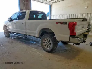 2018 Ford F-250 XL z VIN 1FT7W2BT9JEB71401, wystawiony jako Copart lot #63932135 z przebiegiem 135 383 mil mil oraz Szkoda całkowita • Salvage title. Historia ofert i sprzedaży dostępna na DreamBid. Obrazek 2.