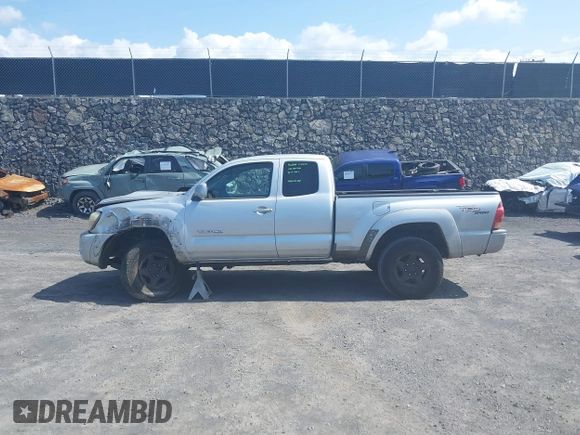 2006 Toyota Tacoma with VIN 5TEUU42N46Z286272, listed as a IAAI auction lot 41518642 with 243,142 mi miles. Bid and sale history available at carsss.com. Image 14.