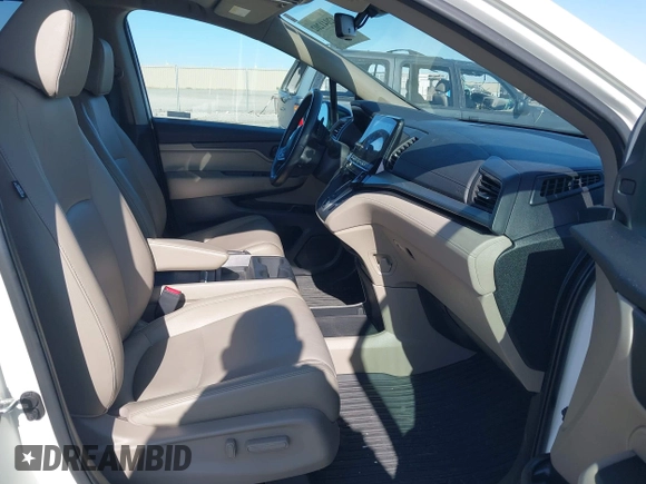 2019 Honda Odyssey EX-L with VIN 5FNRL6H78KB043279, listed as a IAAI auction lot 42041202 with 67,007 mi miles. Bid and sale history available at carsss.com. Image 5.