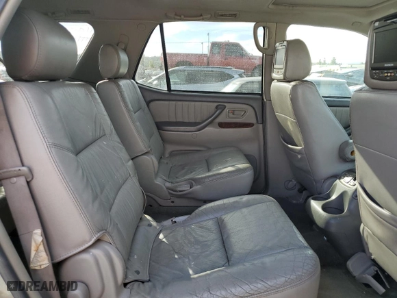 2005 Toyota Sequoia Limited with VIN 5TDZT38A85S255352, listed as a Copart auction lot 41516055 with 201,971 mi miles and Clean Title. Bid and sale history available at carsss.com. Image 11.
