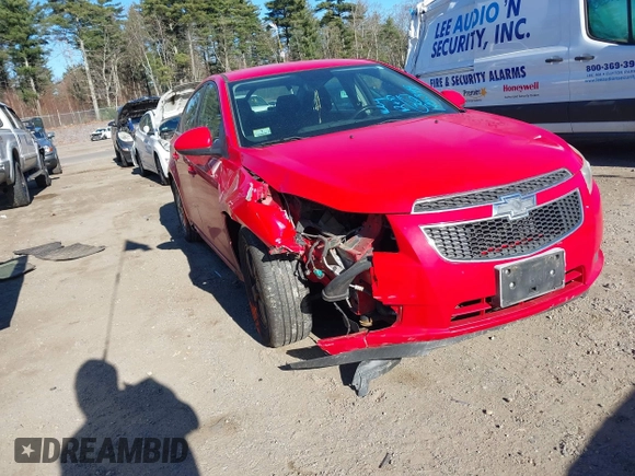 2014 Chevrolet Cruze 1LT z VIN 1G1PC5SB8E7230345, wystawiony jako IAAI lot #40846271 z przebiegiem 175 349 mil mil oraz . Historia ofert i sprzedaży dostępna na DreamBid. Obrazek 6.