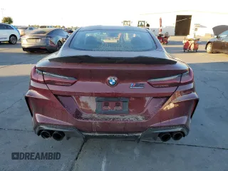 2020 BMW M8 z VIN WBSAE0C02LCD25474, wystawiony jako Copart lot #79533434 z przebiegiem Nie podano mil oraz Szkoda całkowita • Salvage title. Historia ofert i sprzedaży dostępna na DreamBid. Obrazek 6.