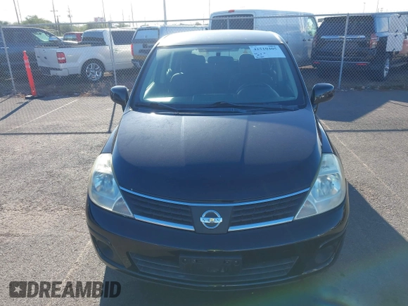 2009 Nissan Versa S z VIN 3N1BC13EX9L363180, wystawiony jako IAAI lot #42510405 z przebiegiem 113 287 mil mil oraz . Historia ofert i sprzedaży dostępna na DreamBid. Obrazek 6.