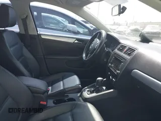 2013 Volkswagen Jetta SE with VIN 3VWDP7AJ0DM352654, listed as a IAAI auction lot 42552411 with 84,145 mi miles and . Bid and sale history available at DreamBid. Image 5.