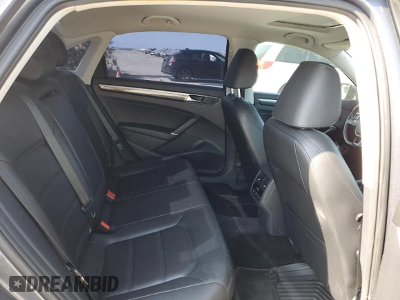 2017 Volkswagen Passat SE z VIN 1VWGT7A39HC003302, wystawiony jako Copart lot #59680985 z przebiegiem 68 919 mil mil oraz Szkoda całkowita • Salvage title. Historia ofert i sprzedaży dostępna na DreamBid. Obrazek 10.