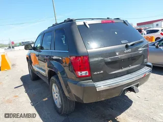 2005 Jeep Grand Cherokee Limited with VIN 1J8HR58255C575317, listed as a IAAI auction lot 42021565 with 205,257 mi miles. Bid and sale history available at carsss.com. Image 3.