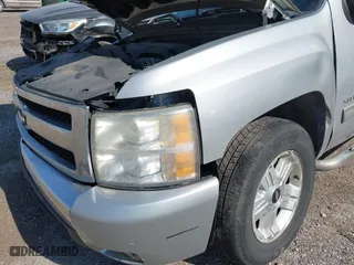 2010 Chevrolet Silverado 1500 LT with VIN 1GCSKSE31AZ221654, listed as a IAAI auction lot 40564208 with 239,609 mi miles. Bid and sale history available at carsss.com. Image 19.