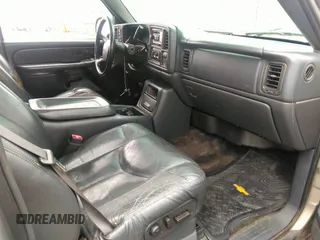 2002 Chevrolet Avalanche z VIN 3GNEK13T22G293921, wystawiony jako IAAI lot #41956616 z przebiegiem 249 838 mil mil oraz . Historia ofert i sprzedaży dostępna na DreamBid. Obrazek 5.