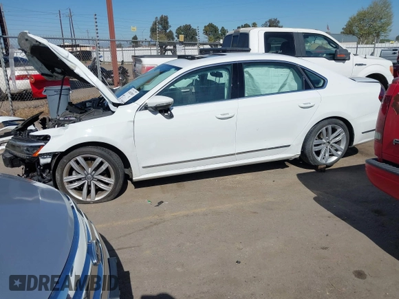 2017 Volkswagen Passat SE z VIN 1VWGT7A30HC053652, wystawiony jako IAAI lot #41882003 z przebiegiem 45 113 mil mil oraz . Historia ofert i sprzedaży dostępna na DreamBid. Obrazek 15.
