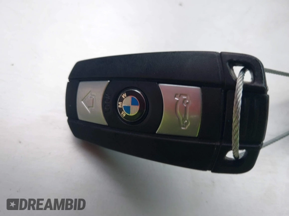 2011 BMW 1 Series M z VIN WBSUR9C56BVP76005, wystawiony jako IAAI lot #41399359 z przebiegiem 31 970 mil mil oraz . Historia ofert i sprzedaży dostępna na DreamBid. Obrazek 11.