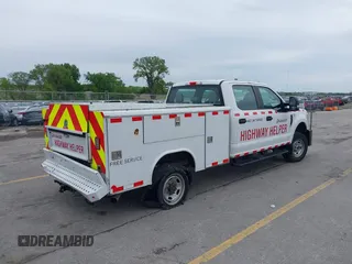 2019 Ford F-250 XL with VIN 1FT7W2B63KED86395, listed as a IAAI auction lot 42357685 with 427,328 mi miles and . Bid and sale history available at DreamBid. Image 4.