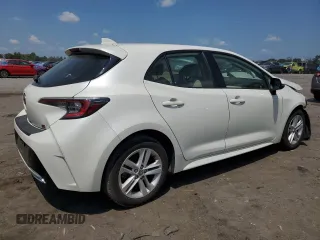 2020 Toyota Corolla Hatchback SE with VIN JTND4RBE8L3093965, listed as a Copart auction lot 66914464 with 33,584 mi miles and Salvage Title. Bid and sale history available at carsss.com. Image 3.