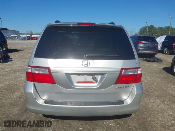 2005 Honda Odyssey EX-L with VIN 5FNRL38725B098992, listed as a IAAI auction lot 41639045 with 230,257 mi miles. Bid and sale history available at carsss.com. Image 17.