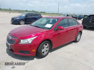 2014 Chevrolet Cruze 1LT z VIN 1G1PC5SB5E7400628, wystawiony jako IAAI lot #42071723 z przebiegiem 97 997 mil mil oraz . Historia ofert i sprzedaży dostępna na DreamBid. Obrazek 2.