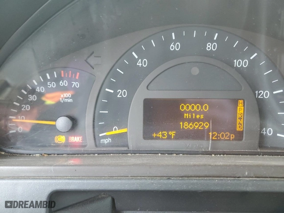 2004 Mercedes-Benz G-Class with VIN WDCYR49E74X145865, listed as a Copart auction lot 52113805 with 186,929 mi miles and Clean Title. Bid and sale history available at carsss.com. Image 9.