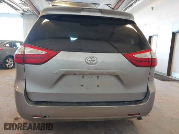 2015 Toyota Sienna XLE with VIN 5TDYK3DCXFS534633, listed as a IAAI auction lot 42018593 with 128,421 mi miles. Bid and sale history available at carsss.com. Image 16.
