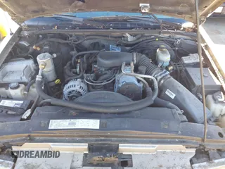2002 Chevrolet Blazer LS z VIN 1GNDT13W52K213071, wystawiony jako IAAI lot #41336010 z przebiegiem 157 758 mil mil oraz . Historia ofert i sprzedaży dostępna na DreamBid. Obrazek 10.