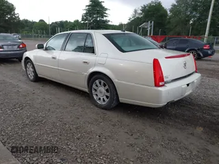 2008 Cadillac DTS 1SC z VIN 1G6KD57Y98U202980, wystawiony jako IAAI lot #42364107 z przebiegiem 281 489 mil mil oraz . Historia ofert i sprzedaży dostępna na DreamBid. Obrazek 3.