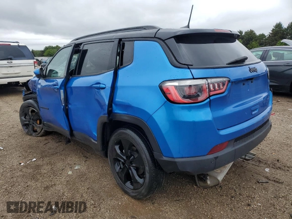 2020 Jeep Compass Latitude z VIN 3C4NJCBB4LT102329, wystawiony jako Copart lot #57476875 z przebiegiem Nie podano mil oraz Szkoda całkowita • Salvage title. Historia ofert i sprzedaży dostępna na DreamBid. Obrazek 2.