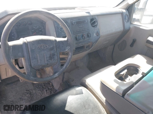 2009 Ford F-250 XL z VIN 1FTNF21599EB08658, wystawiony jako IAAI lot #42032215 z przebiegiem Nie podano mil oraz . Historia ofert i sprzedaży dostępna na DreamBid. Obrazek 14.