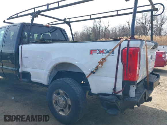 2011 Ford F-250 XL with VIN 1FT7X2B61BEA33568, listed as a IAAI auction lot 41692557 with 177,689 mi miles and . Bid and sale history available at DreamBid. Image 18.