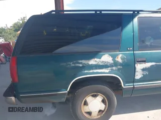 1995 GMC Suburban z VIN 1GKFK16K9SJ728534, wystawiony jako IAAI lot #42358029 z przebiegiem 279 148 mil mil oraz . Historia ofert i sprzedaży dostępna na DreamBid. Obrazek 13.