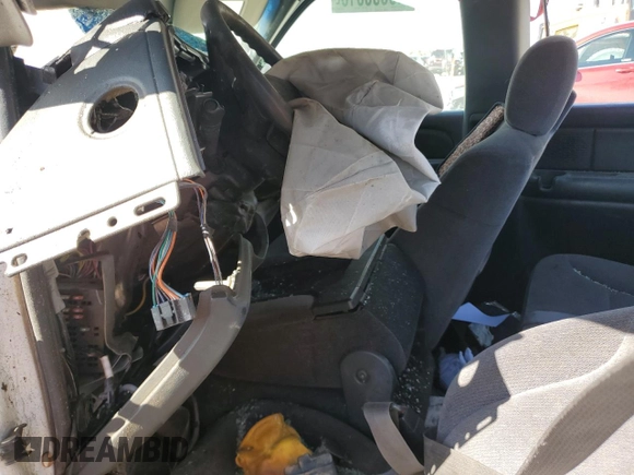 2002 GMC Sierra 1500 SLE z VIN 2GTEK19T821190950, wystawiony jako Copart lot #49686615 z przebiegiem Nie podano mil oraz Czysty tytuł • Clean title. Historia ofert i sprzedaży dostępna na DreamBid. Obrazek 7.