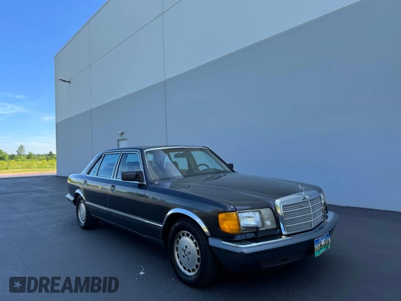 1986 Mercedes-Benz 560 with VIN WDBCA39D0GA203068, listed as a Copart auction lot 56704555 with 107,817 mi miles and Clean Title. Bid and sale history available at DreamBid. Image 1.