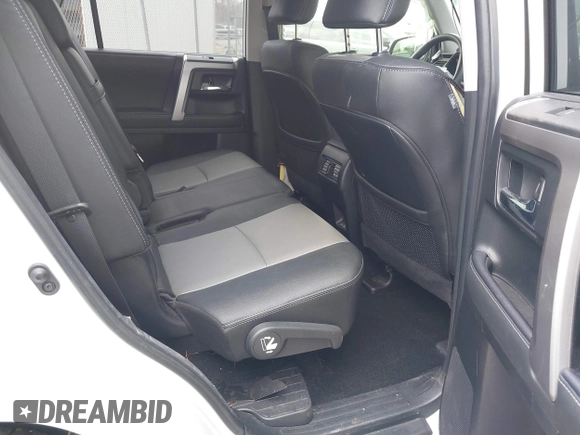 2024 Toyota 4Runner SR5 Premium z VIN JTENU5JR7R6245422, wystawiony jako IAAI lot #41863652 z przebiegiem 12 991 mil mil oraz . Historia ofert i sprzedaży dostępna na DreamBid. Obrazek 8.