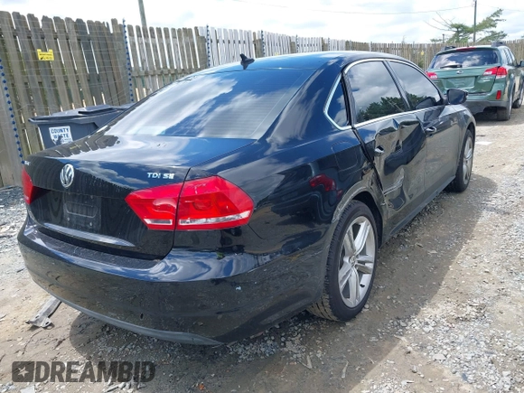 2015 Volkswagen Passat SE z VIN 1VWBV7A3XFC058603, wystawiony jako IAAI lot #42260010 z przebiegiem 94 857 mil mil oraz . Historia ofert i sprzedaży dostępna na DreamBid. Obrazek 4.