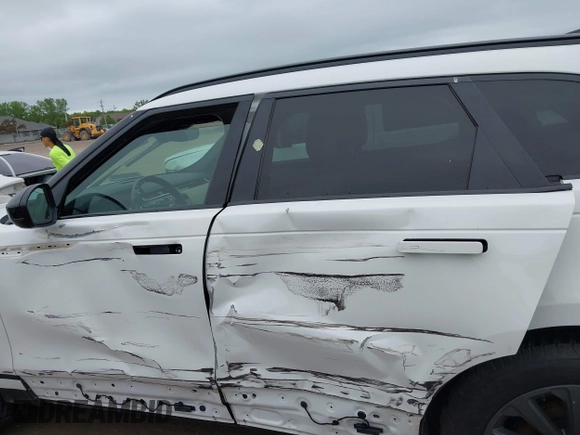 2018 Land Rover Range Rover Velar R-Dynamic SE with VIN SALYL2RN9JA723337, listed as a IAAI auction lot 42344905 with 103,789 mi miles and . Bid and sale history available at DreamBid. Image 15.