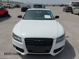 2010 Audi A5 Premium Plus z VIN WAULFAFR4AA079706, wystawiony jako IAAI lot #41804959 z przebiegiem 117 895 mil mil oraz . Historia ofert i sprzedaży dostępna na DreamBid. Obrazek 6.