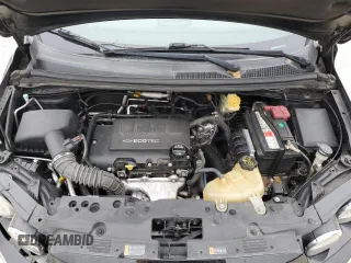 2012 Chevrolet Sonic LTZ z VIN 1G1JE5SB2C4173638, wystawiony jako Copart lot #84634474 z przebiegiem 148 247 mil mil oraz Szkoda całkowita • Salvage title. Historia ofert i sprzedaży dostępna na DreamBid. Obrazek 11.