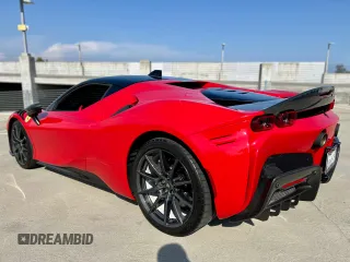 2021 Ferrari SF90 z VIN ZFF95NLA4M0265120, wystawiony jako Copart lot #61695715 z przebiegiem 5 300 mil mil oraz Szkoda całkowita • Salvage title. Historia ofert i sprzedaży dostępna na DreamBid. Obrazek 4.