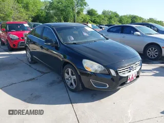 2012 Volvo S60 T5 with VIN YV1622FSXC2109433, listed as a IAAI auction lot 42015178 with 161,895 mi miles. Bid and sale history available at carsss.com. Image 1.