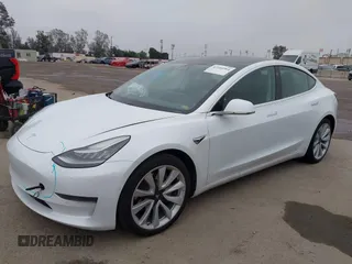 2020 Tesla Model 3 Standard Range Plus z VIN 5YJ3E1EAXLF806438, wystawiony jako IAAI lot #42104964 z przebiegiem 89 065 mil mil oraz . Historia ofert i sprzedaży dostępna na DreamBid. Obrazek 19.