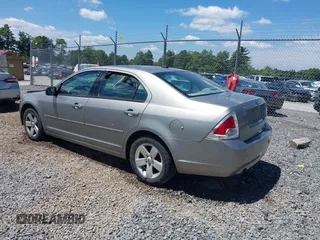 2008 Ford Fusion SE with VIN 3FAHP07198R212491, listed as a IAAI auction lot 39970757 with 258,676 mi miles. Bid and sale history available at carsss.com. Image 3.