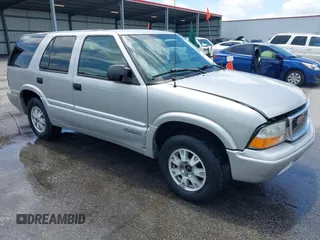 2000 GMC Jimmy Diamond Edition Luxury z VIN 1GKDT13W9Y2382323, wystawiony jako IAAI lot #42370022 z przebiegiem 140 023 mil mil oraz . Historia ofert i sprzedaży dostępna na DreamBid. Obrazek 1.