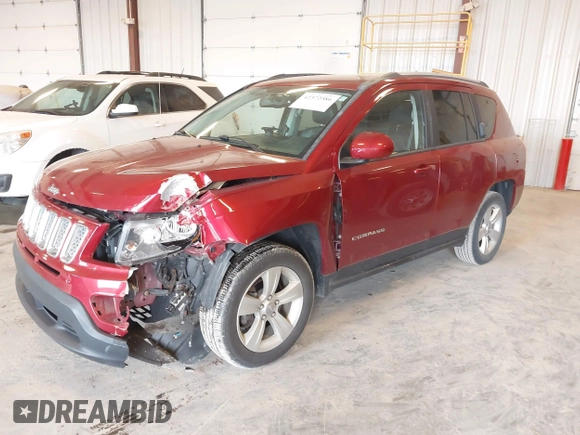 2016 Jeep Compass Latitude z VIN 1C4NJDEB5GD573256, wystawiony jako IAAI lot #42372586 z przebiegiem 47 920 mil mil oraz . Historia ofert i sprzedaży dostępna na DreamBid. Obrazek 17.