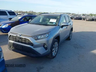 2021 Toyota RAV4 XLE Premium with VIN 2T3C1RFV1MC142071, listed as a IAAI auction lot 41747935 with 82,427 mi miles. Bid and sale history available at carsss.com. Image 17.