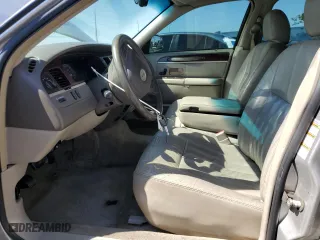 2004 Lincoln Town Car Signature with VIN 1LNHM81W04Y651382, listed as a Copart auction lot 52970425 with 117,849 mi miles and Salvage Title. Bid and sale history available at carsss.com. Image 7.