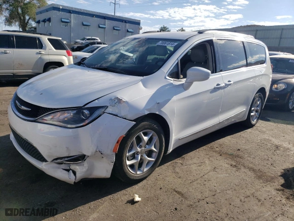 2017 Chrysler Pacifica Touring-L with VIN 2C4RC1BG7HR579133, listed as a Copart auction lot 70061814 with 119,393 mi miles and Salvage Title. Bid and sale history available at carsss.com. Image 1.
